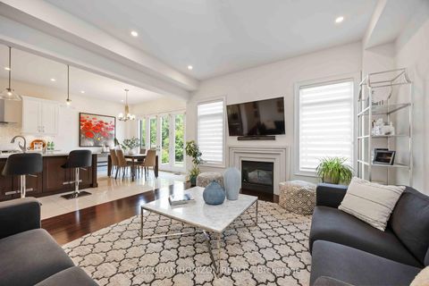 Photo 11 at 33 Kylemount Court, Patterson, Vaughan