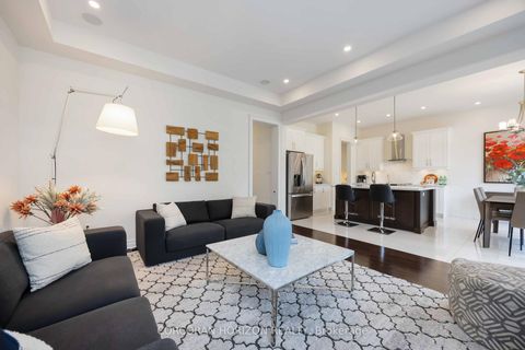 Photo 12 at 33 Kylemount Court, Patterson, Vaughan