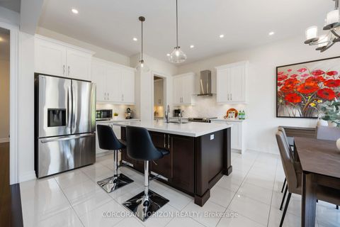 Photo 14 at 33 Kylemount Court, Patterson, Vaughan