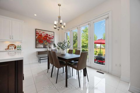 Photo 18 at 33 Kylemount Court, Patterson, Vaughan
