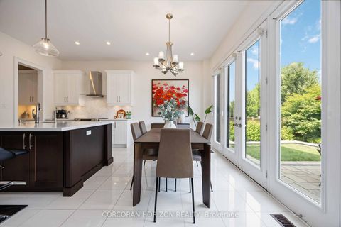Photo 19 at 33 Kylemount Court, Patterson, Vaughan