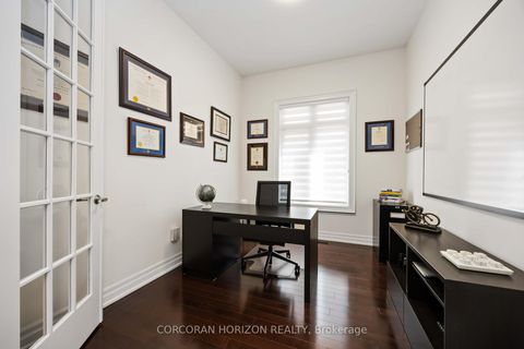 Photo 21 at 33 Kylemount Court, Patterson, Vaughan