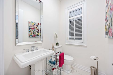 Photo 22 at 33 Kylemount Court, Patterson, Vaughan