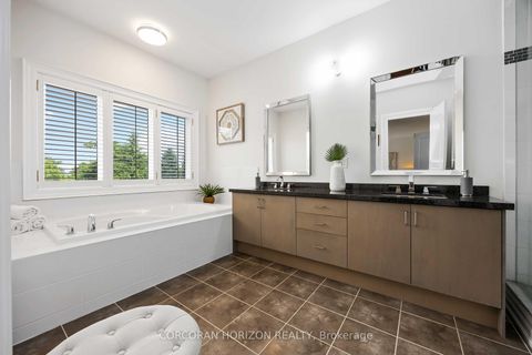 Photo 26 at 33 Kylemount Court, Patterson, Vaughan