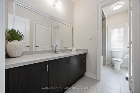 Photo 31 at 33 Kylemount Court, Patterson, Vaughan