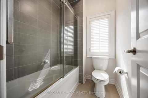 Photo 32 at 33 Kylemount Court, Patterson, Vaughan