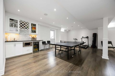 Photo 38 at 33 Kylemount Court, Patterson, Vaughan