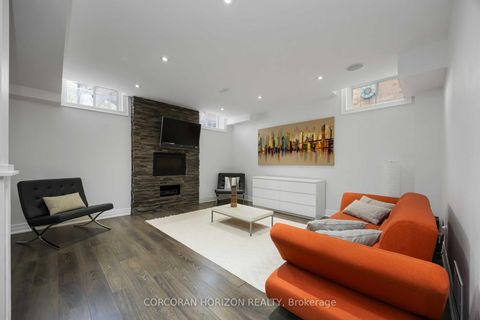 Photo 39 at 33 Kylemount Court, Patterson, Vaughan