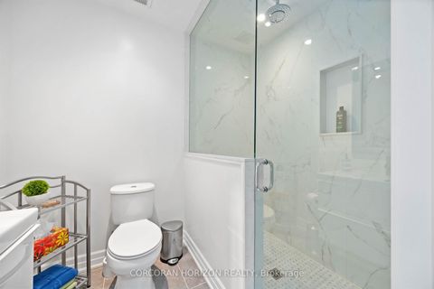 Photo 42 at 33 Kylemount Court, Patterson, Vaughan
