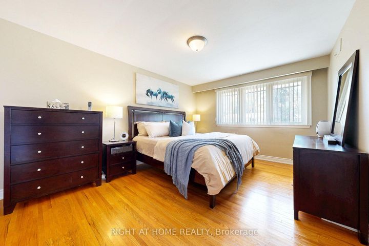 Photo 18 at 5 Robinter Drive, Newtonbrook East, Toronto