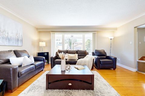 Photo 4 at 5 Robinter Drive, Newtonbrook East, Toronto