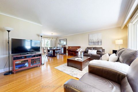 Photo 5 at 5 Robinter Drive, Newtonbrook East, Toronto