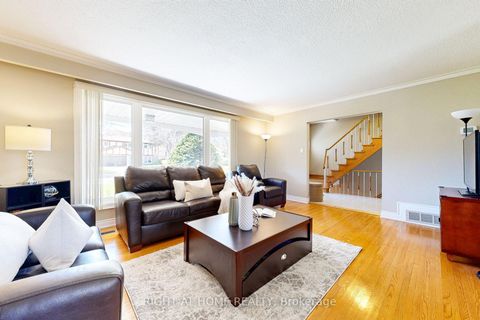 Photo 6 at 5 Robinter Drive, Newtonbrook East, Toronto