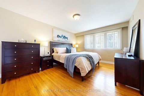 Photo 18 at 5 Robinter Drive, Newtonbrook East, Toronto