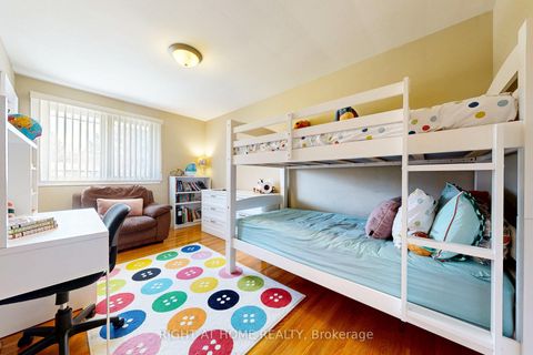 Photo 19 at 5 Robinter Drive, Newtonbrook East, Toronto
