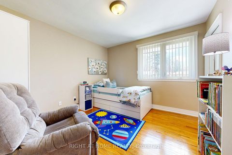 Photo 21 at 5 Robinter Drive, Newtonbrook East, Toronto