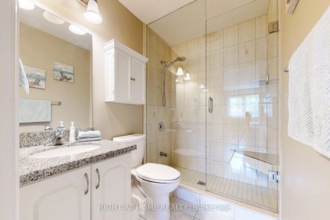 Photo 23 at 5 Robinter Drive, Newtonbrook East, Toronto