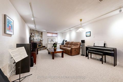 Photo 24 at 5 Robinter Drive, Newtonbrook East, Toronto