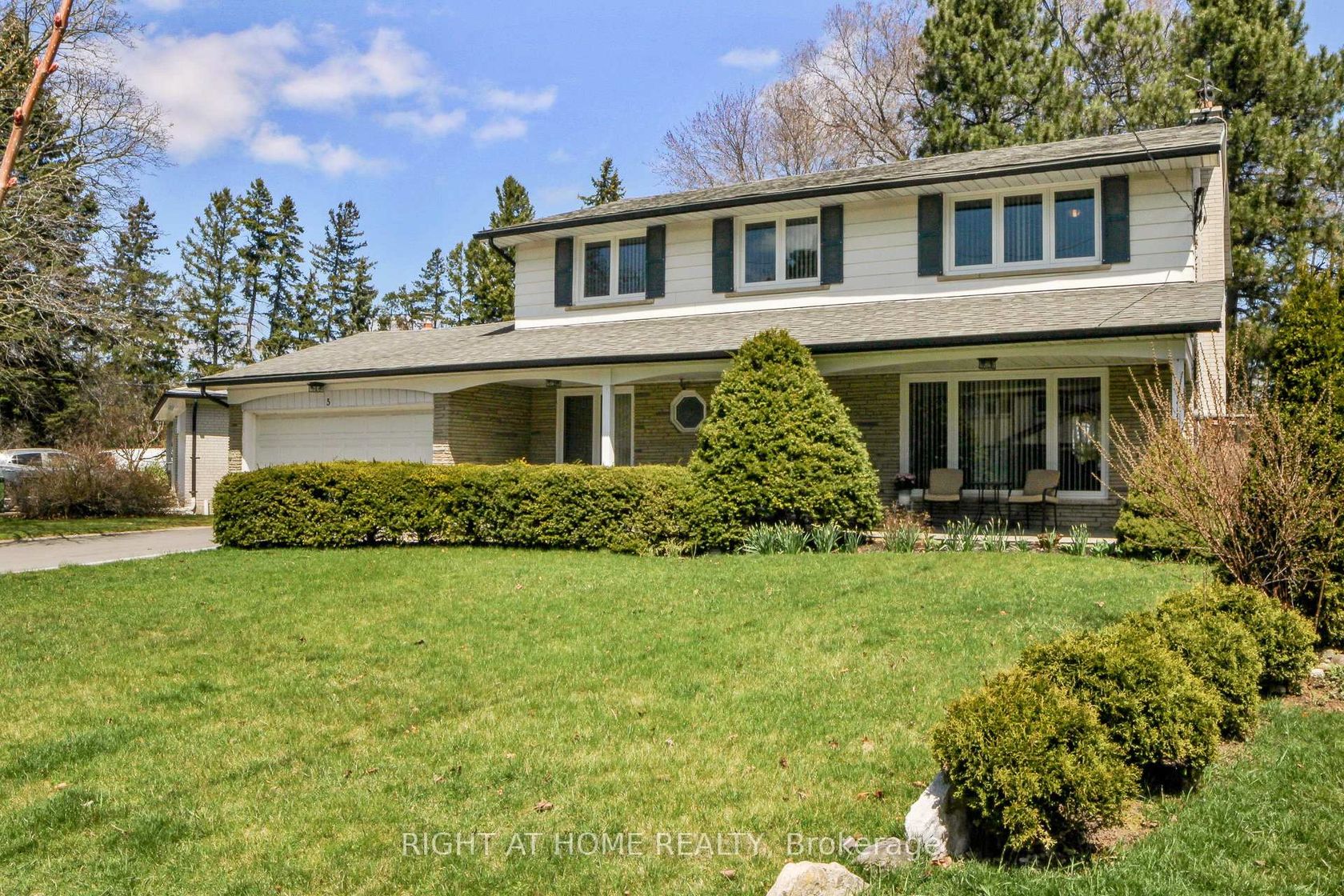 5 Robinter Drive, Newtonbrook East, Toronto 