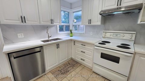 Photo 4 at 42 Cartier Crescent, Crosby, Richmond Hill