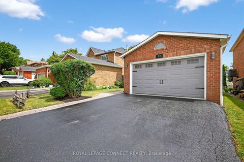 Photo 2 at 22 Crawford Rose Drive, Aurora Heights, Aurora