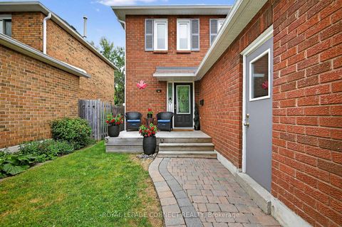 Photo 3 at 22 Crawford Rose Drive, Aurora Heights, Aurora