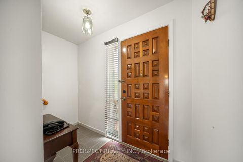 Photo 2 at 8 Sonnet Court, Rustic, Toronto