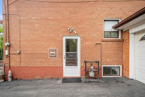 Photo 30 at 8 Sonnet Court, Rustic, Toronto