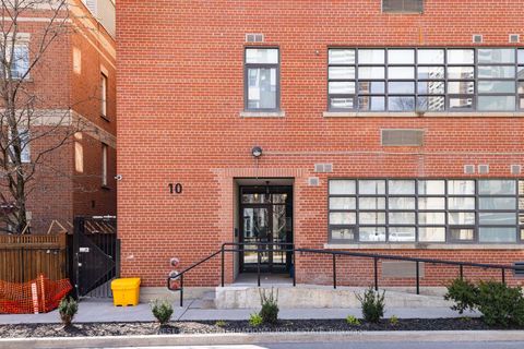 Photo 2 at 302 - 10 Wellesley Place, North St. James Town, Toronto
