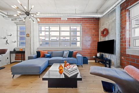 Photo 7 at 302 - 10 Wellesley Place, North St. James Town, Toronto