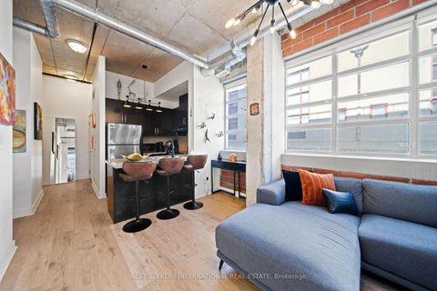 Photo 11 at 302 - 10 Wellesley Place, North St. James Town, Toronto