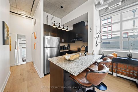 Photo 13 at 302 - 10 Wellesley Place, North St. James Town, Toronto