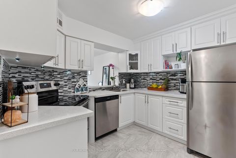 Photo 5 at 511 - 326 Major Mackenzie Drive E, Crosby, Richmond Hill