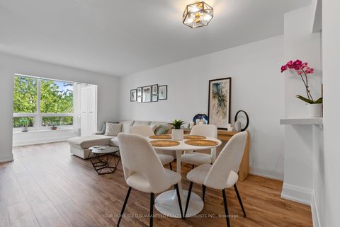 Photo 7 at 511 - 326 Major Mackenzie Drive E, Crosby, Richmond Hill