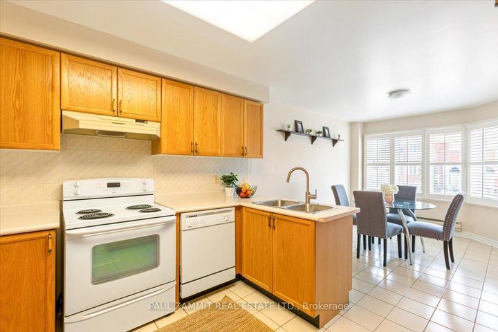 Photo 5 at 28 - 80 McCallum Drive, North Richvale, Richmond Hill