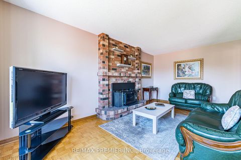 Photo 8 at 18 Mathewson Street, Maple, Vaughan