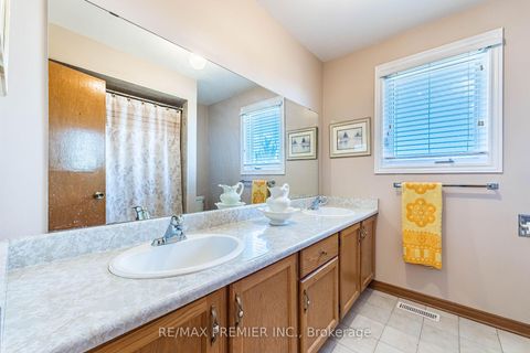 Photo 14 at 18 Mathewson Street, Maple, Vaughan