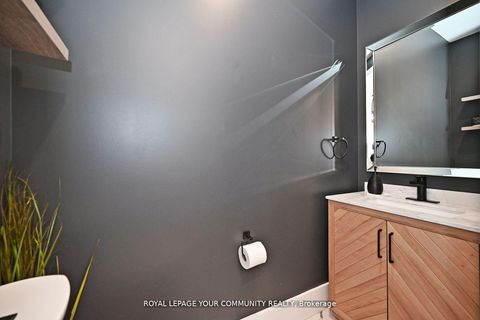 Photo 3 at 20 Grovewood Street, Oak Ridges, Richmond Hill