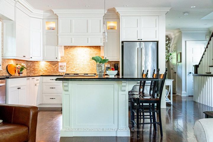 Photo 9 at 44 Head Street, CO Central, Oakville