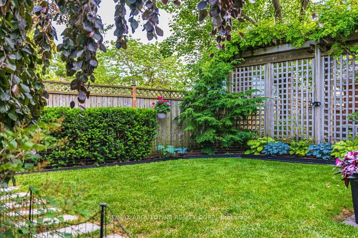Photo 39 at 44 Head Street, CO Central, Oakville