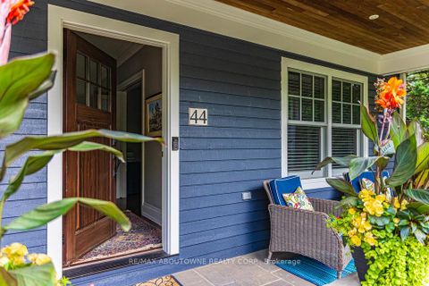 Photo 3 at 44 Head Street, CO Central, Oakville