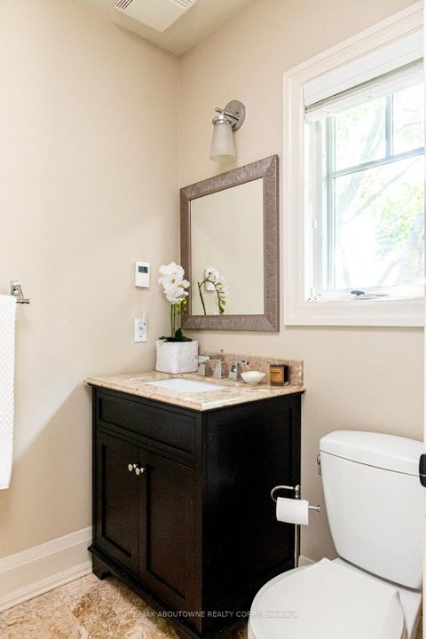 Photo 26 at 44 Head Street, CO Central, Oakville