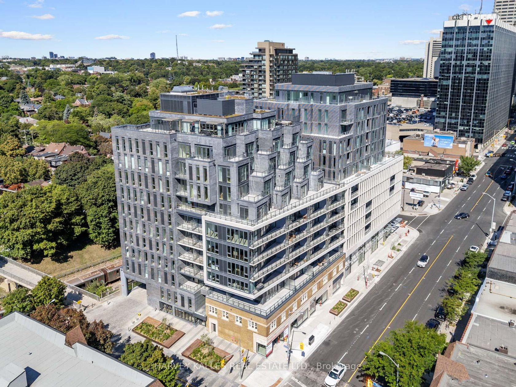 410 - 8 Manor Road W, Eglinton, Toronto 