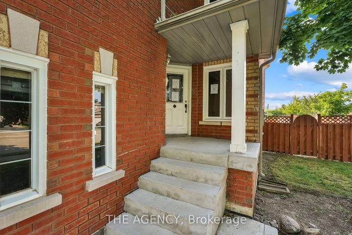 Photo 2 at 48 Zachary Drive, Snelgrove, Brampton