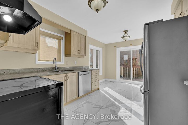 Photo 14 at 48 Zachary Drive, Snelgrove, Brampton