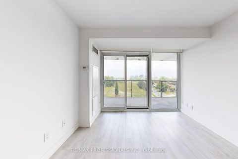 Photo 3 at 613 - 120 Varna Drive, Lawrence, Toronto