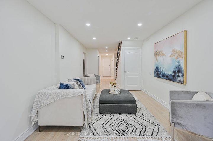 Photo 9 at 32 Woodsview Avenue, Clairville, Toronto