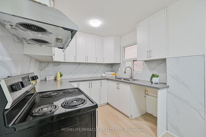 Photo 16 at 32 Woodsview Avenue, Clairville, Toronto