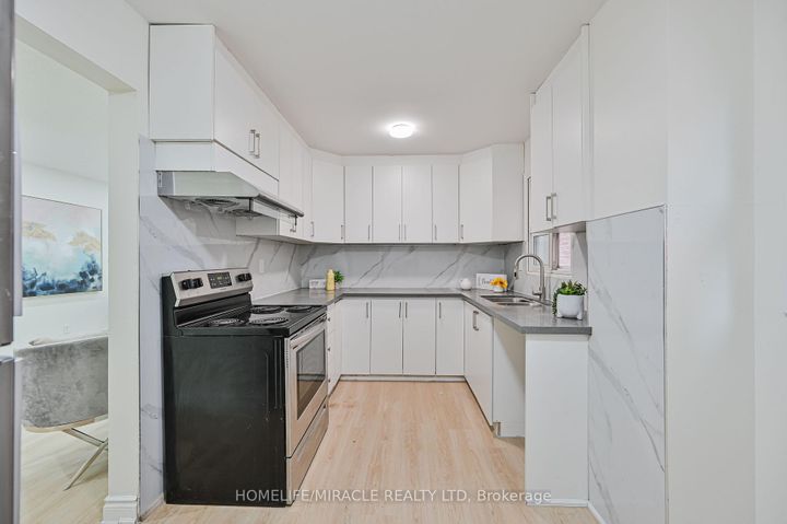 Photo 18 at 32 Woodsview Avenue, Clairville, Toronto