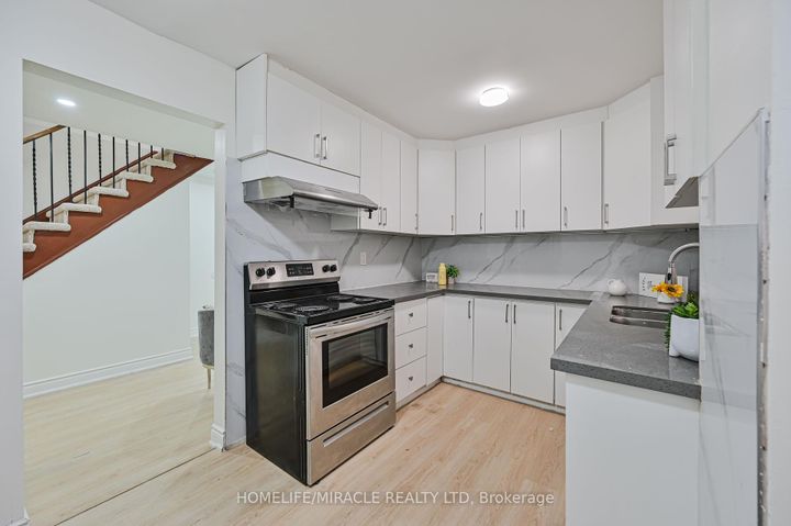 Photo 19 at 32 Woodsview Avenue, Clairville, Toronto
